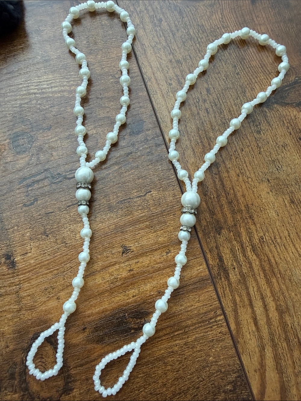 Pearl Beaded Toe Ring Anklet with Silver Accents - White